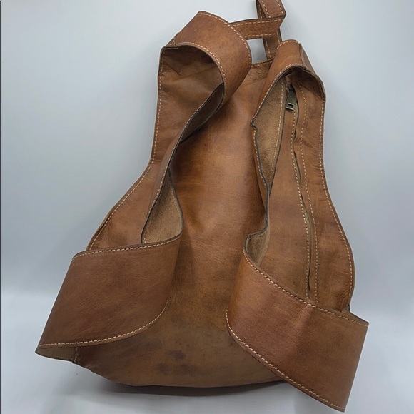 Handmade leather backpack - Picture 3 of 4